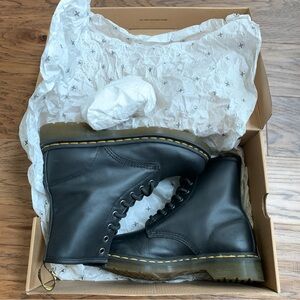 ❤️ Dr. Martens Womens 1460 W 8 Eye Boots Black Nappa Leather US 7/ UK 5/ EU 38